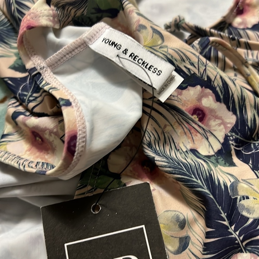 Swimsuit Young and Reckless Floral Tropical One Piece Y&R Size M High Thigh - Picture 6 of 7